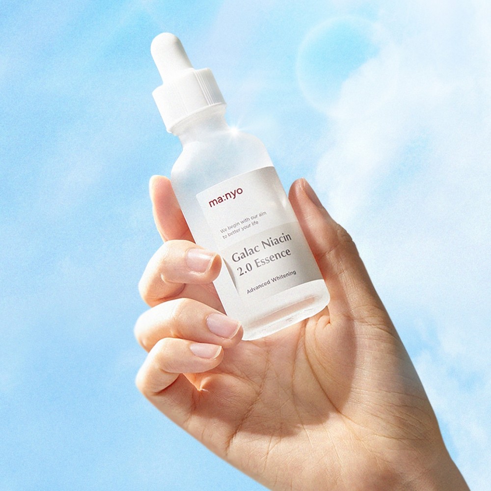 Manyo Galac Niacin Essence 2.0, 50 ml - Deva Fashion Shop Концентрирана хидратираща есенция за изравняване и озаряване на тена MA:NYO Galac Niacin Essence 2.0, 50 мл.