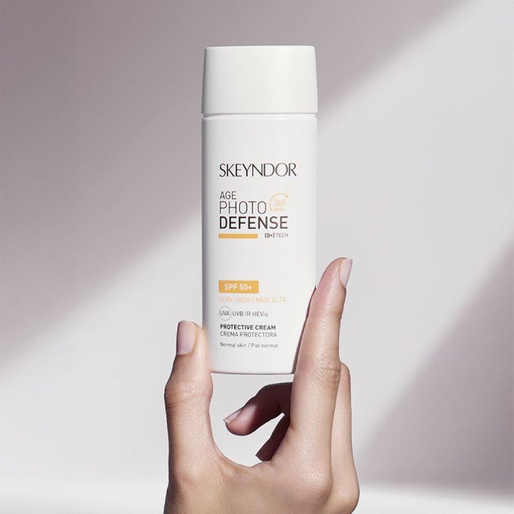 Защитен крем за нормална към суха кожа Skeyndor Age Photo Defense Protective Cream SPF 50+, 75 мл.