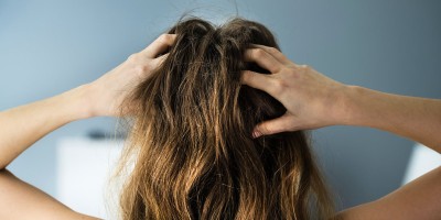Чувствителен скалп и пърхот - каква е връзката между тях и как да се справим с проблема